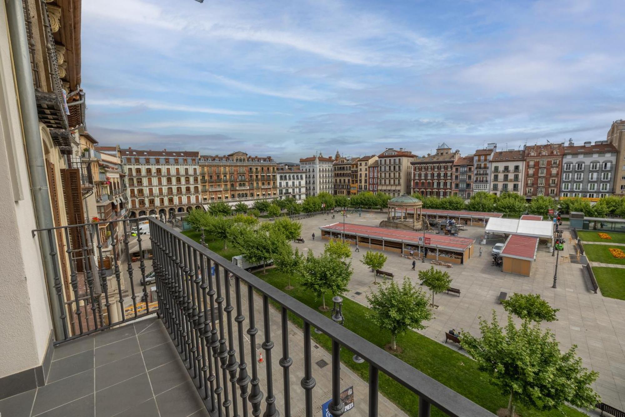 Апартаменты Tuapartamento - Boutique Plaza Del Castillo 29 Памплона Экстерьер фото