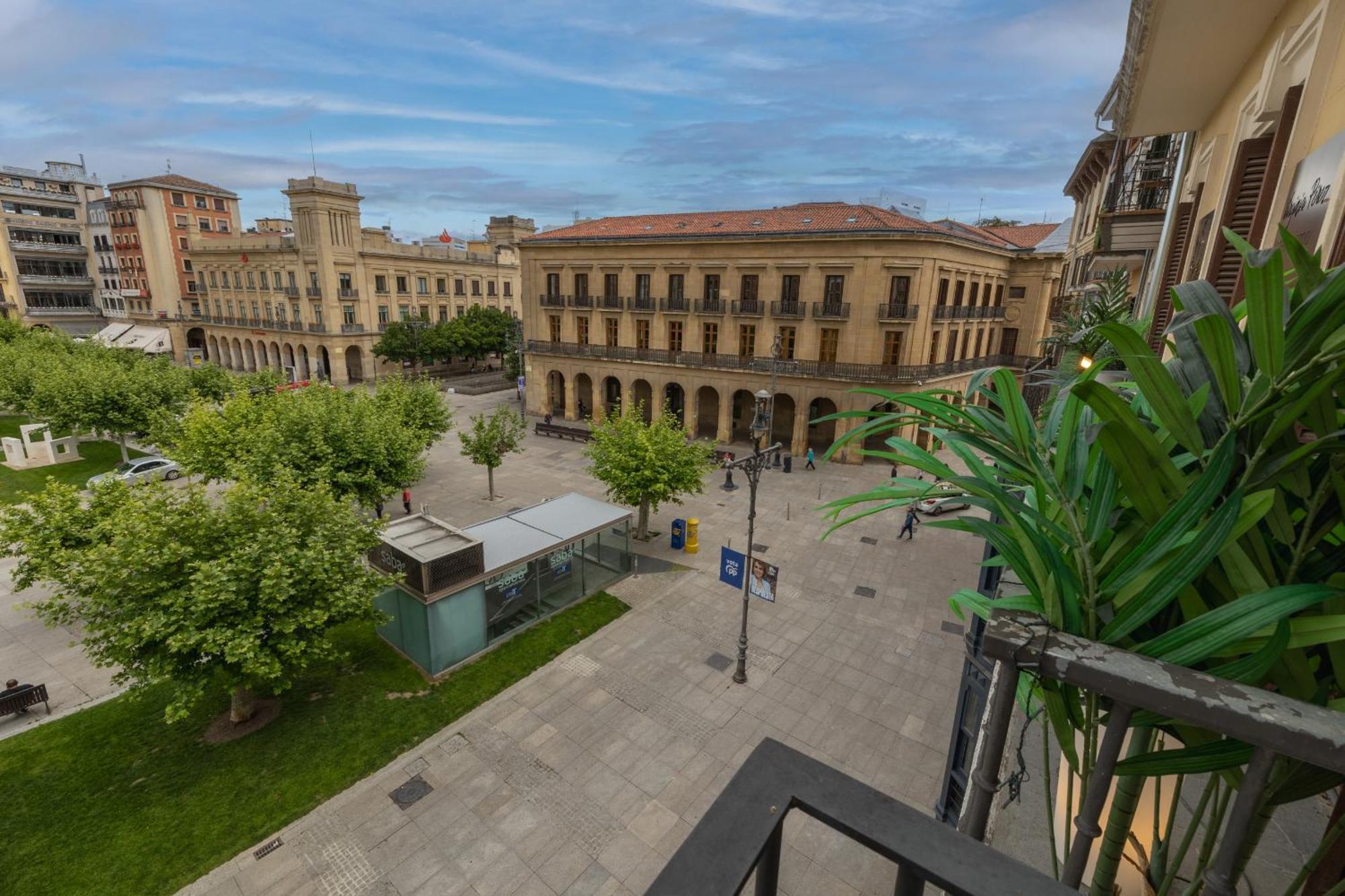 Апартаменты Tuapartamento - Boutique Plaza Del Castillo 29 Памплона Экстерьер фото